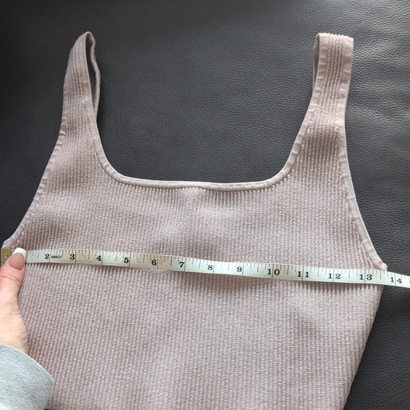 Babaton Ribbed Crop Top - Picture 3 of 3